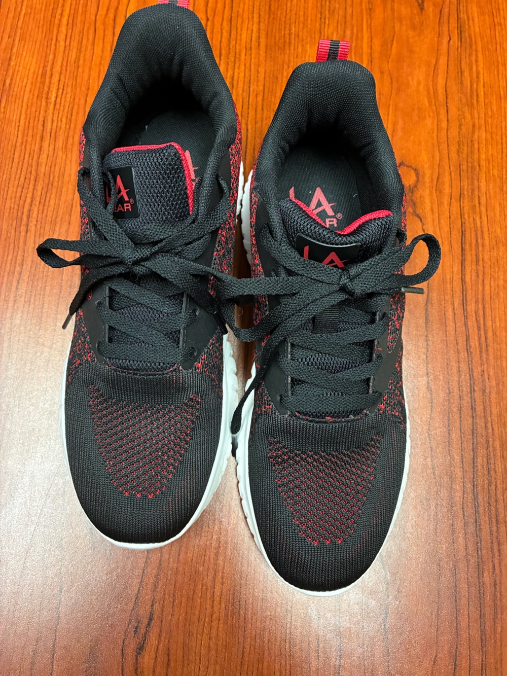 LN L.A. Gear Women's Black and Red Knit Running Sneakers